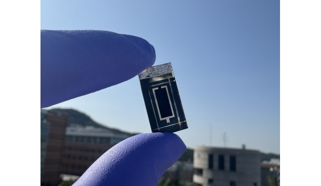 SNU-KIST Joint Team Sets New World Record in Thin-Film Tandem Solar Cell Efficiency