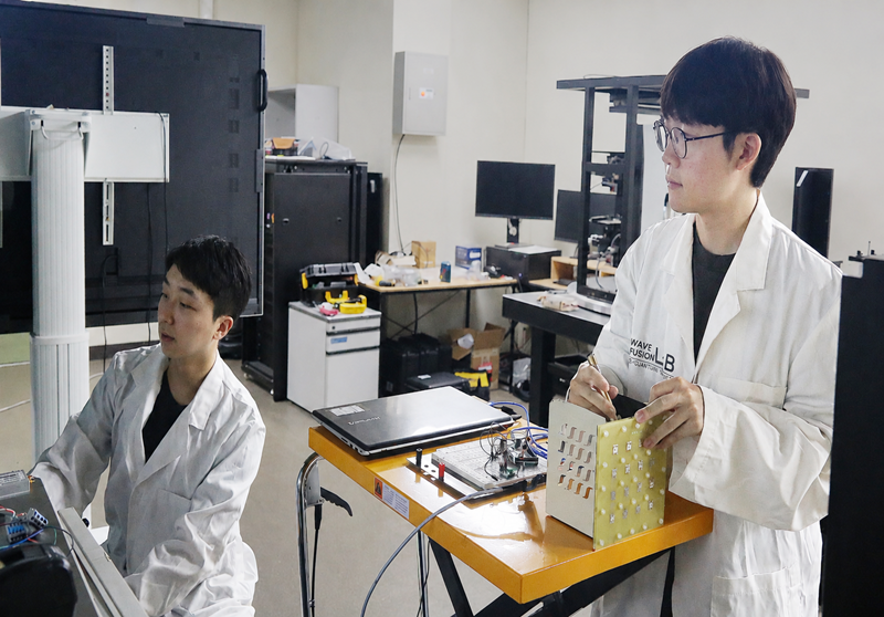 SNU Engineering Ph.D. Student Young-Seok Lee Becomes First Korean to Win Best Student Paper Award at World’s Largest Wireless Power Transfer Conference