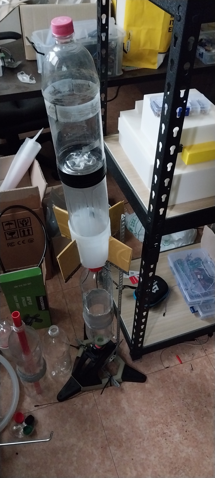 페이로드 사출 가능 2단 분리 물로켓